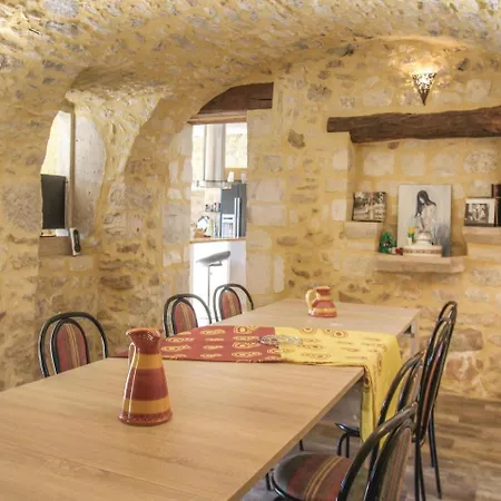 Five Bedroom Holiday In Barjac *
