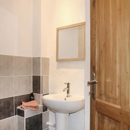 Five Bedroom Holiday In Barjac