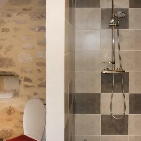 Five Bedroom Holiday In Barjac Semesterbostad *