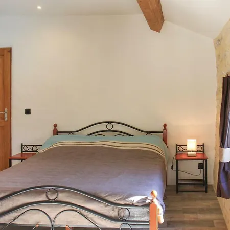 Five Bedroom Holiday In Barjac