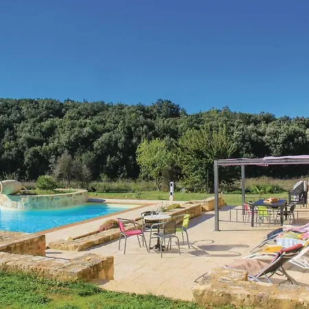 Five Bedroom Holiday In Barjac Semesterbostad