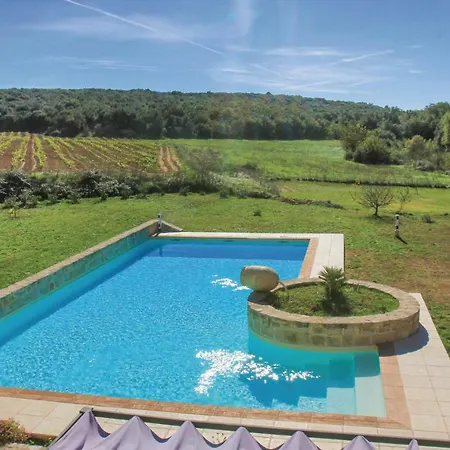 Five Bedroom Holiday In Barjac