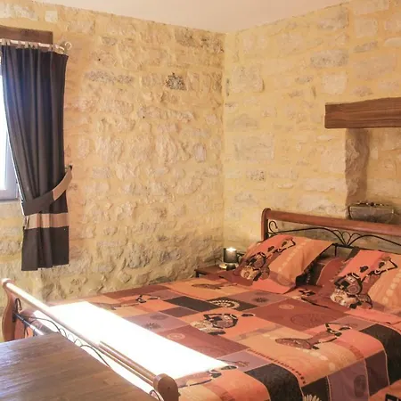 Five Bedroom Holiday In Barjac Semesterbostad