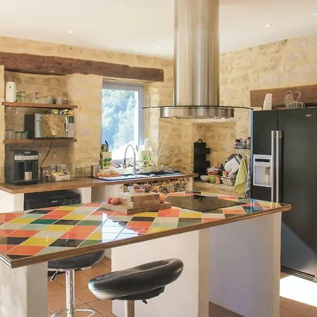 Semesterbostad Five Bedroom Holiday In Barjac